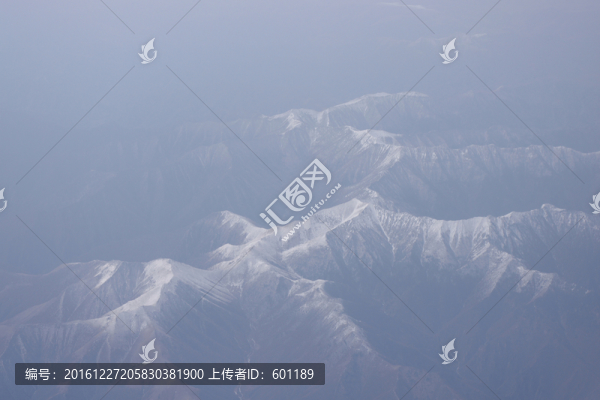 俯瞰綿綿山脈