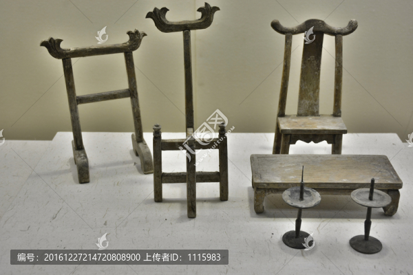 明代小銅燭臺(tái)