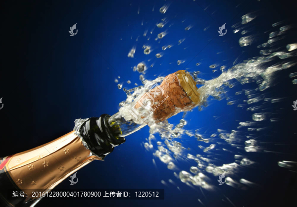 香檳瓶準(zhǔn)備慶祝