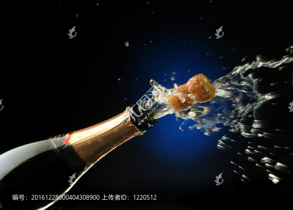 香檳瓶準(zhǔn)備慶祝