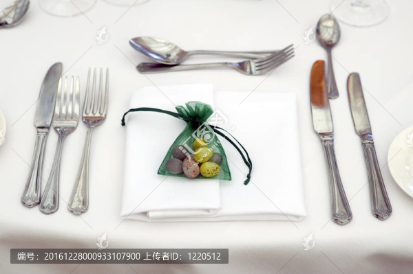 復(fù)活節(jié)餐桌布置
