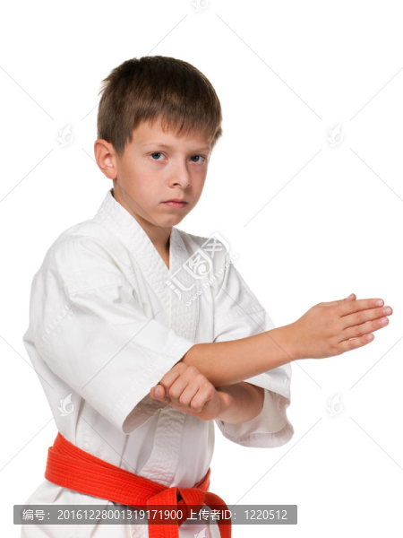 穿和服的男孩