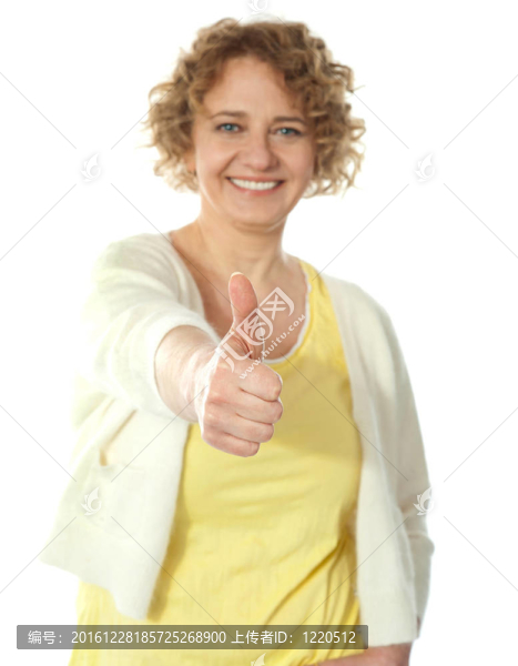 迷人的女人的手勢(shì)豎起大拇指
