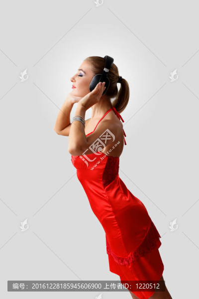 穿晚禮服的年輕女人