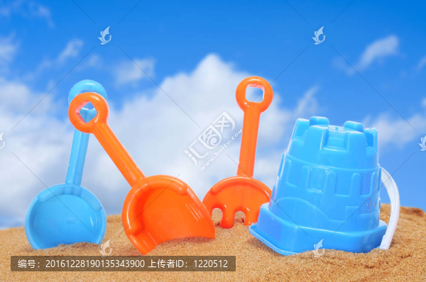 桶；鐵鍬和耙子