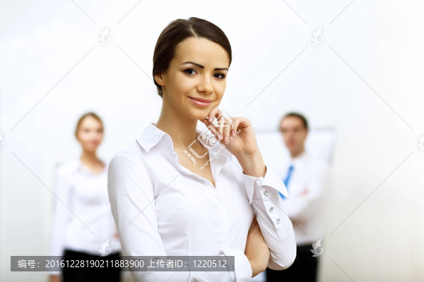 辦公室里的一個女商人的肖像