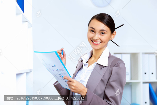 女青年上班服上班