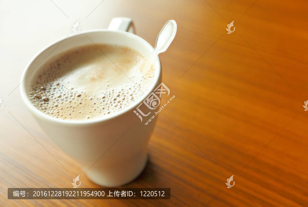 桌上咖啡杯