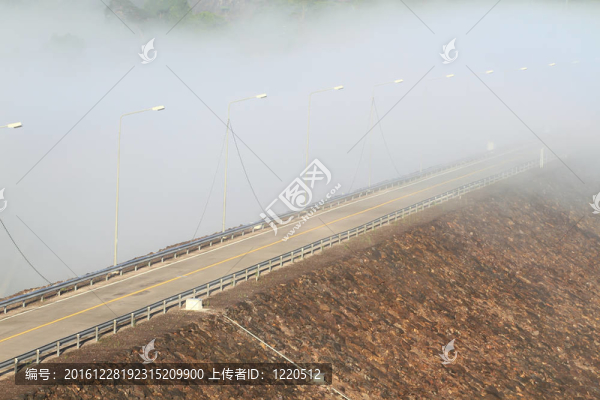 ratchaprapha壩的美麗景觀；泰國(guó)