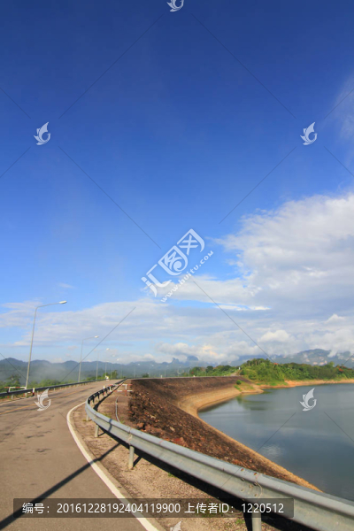 ratchaprapha壩的美麗景觀；泰國(guó)