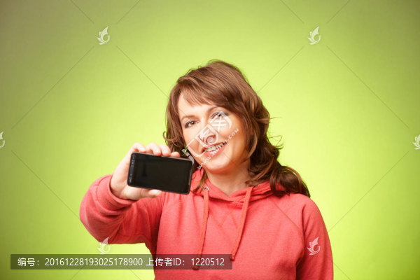 漂亮的女人與智能手機(jī)