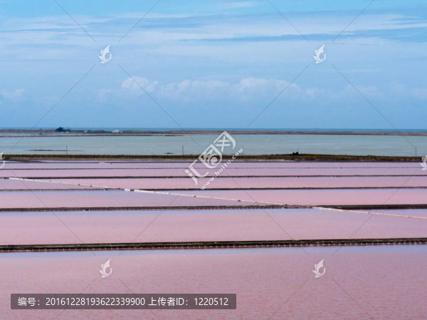 煉油廠鹽場(chǎng)鹽水蒸發(fā)池