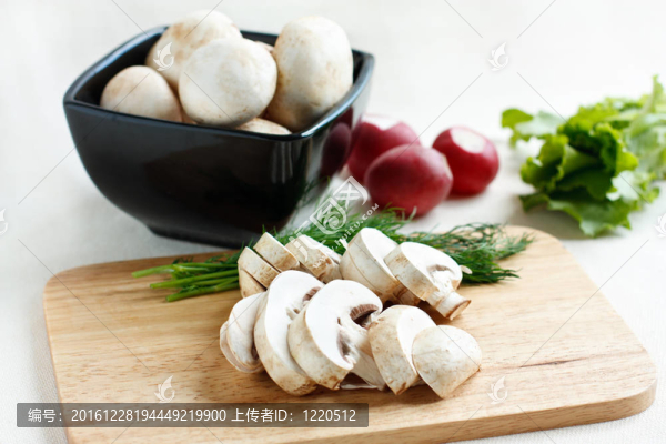 ？用香草、蘿卜hampignon
