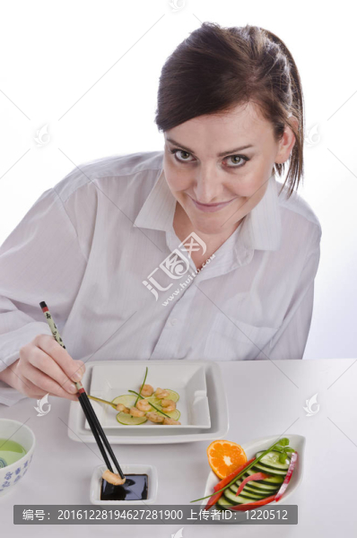 女人用筷子