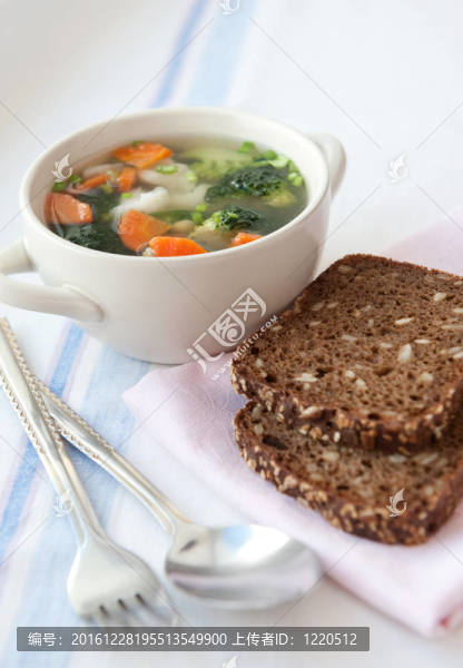 用全麥面包健康湯