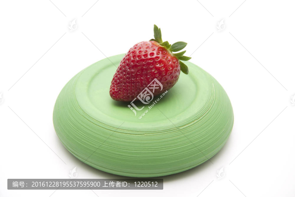 草莓在板