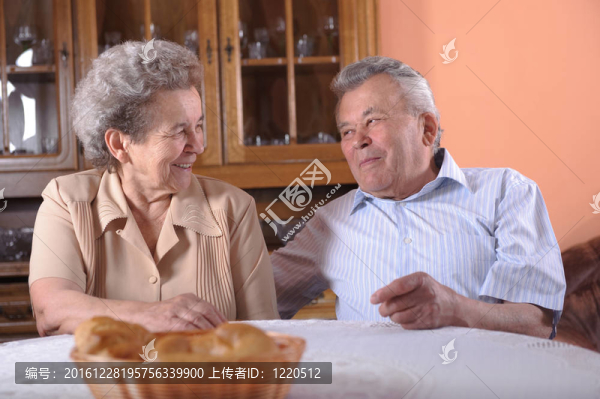 幸福的老夫妻