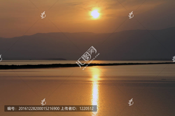 死海上空日出
