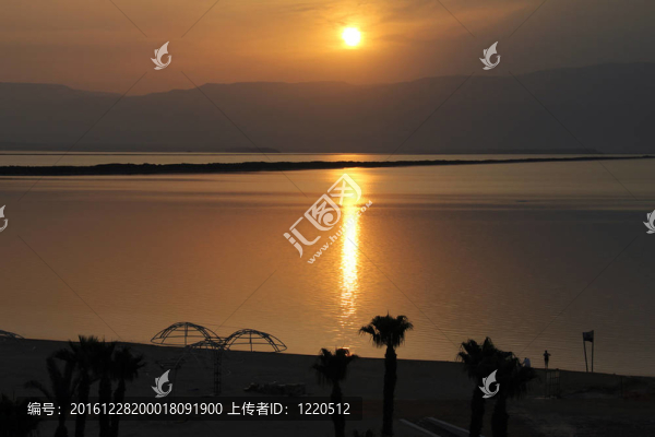 死海上空日出