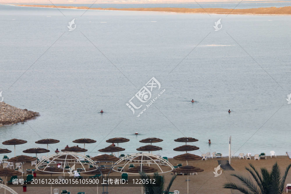 死海的海灘