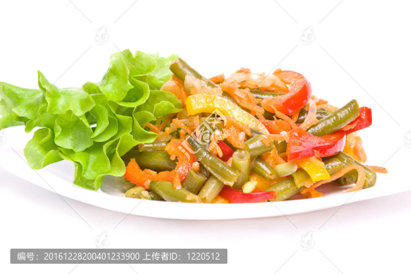 用扁豆和蔬菜沙拉
