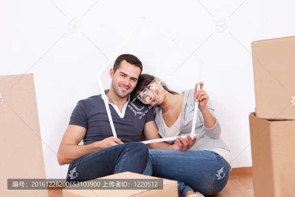 夫妻搬進(jìn)新居