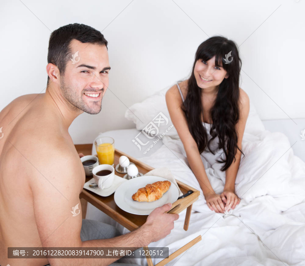 男人給妻子帶早餐
