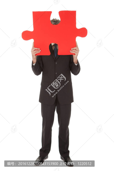 資深商人拿著拼圖