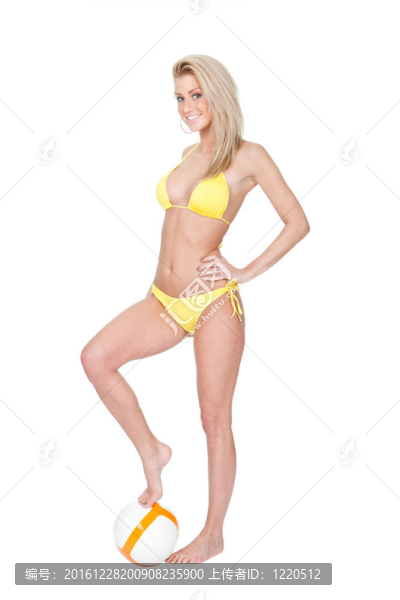 比基尼足球年輕漂亮的女人
