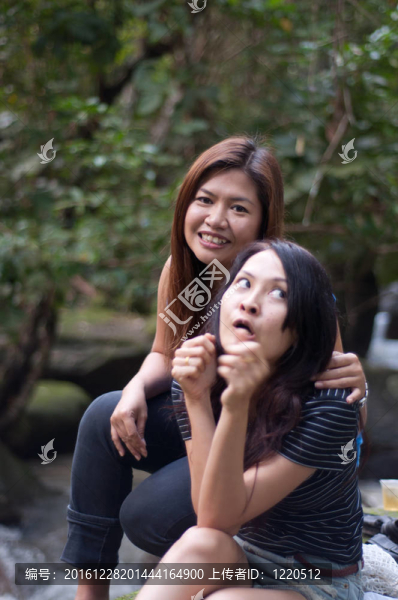 兩位亞洲朋友泰國美女