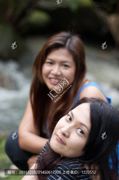 兩位亞洲朋友泰國美女