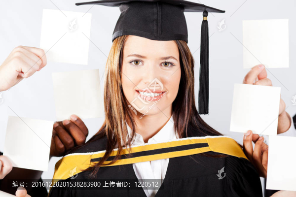 女大學(xué)生帶空白筆記