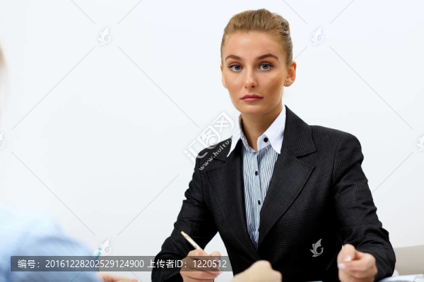 辦公室里的一個女商人的肖像