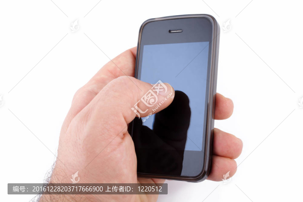 手持智能手機(jī)的男性手