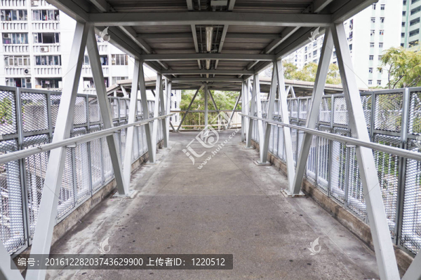 在城市人行天橋