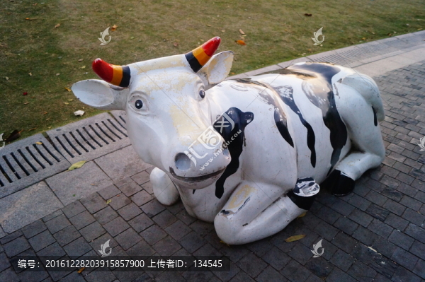 奶牛雕像