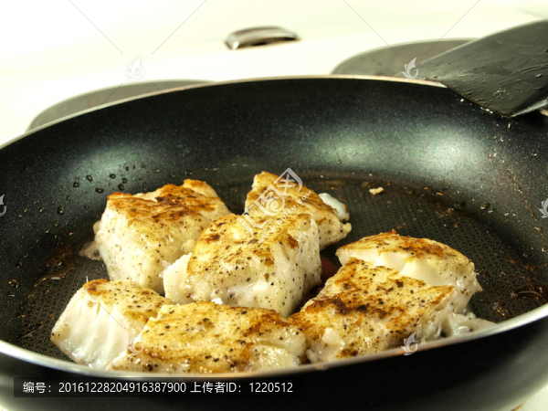 油炸魚；煎鍋