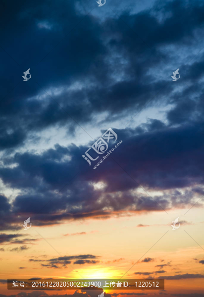 日落天空背景。