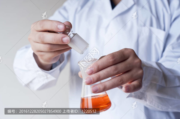女職工做實驗