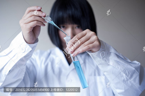 女職工做實驗