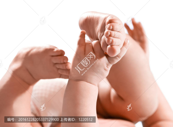 小寶寶玩腳和手掌