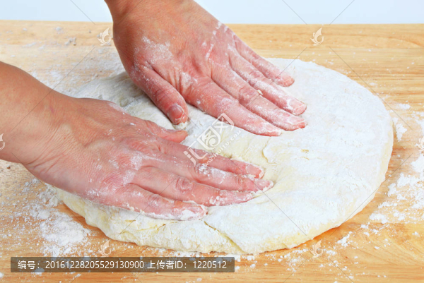 做比薩餅的面團(tuán)