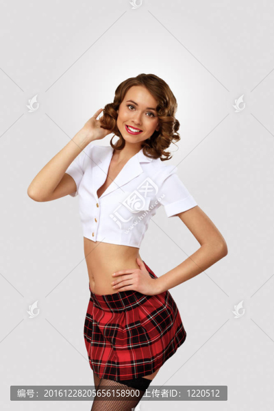 年輕漂亮女人穿著復(fù)古風(fēng)格