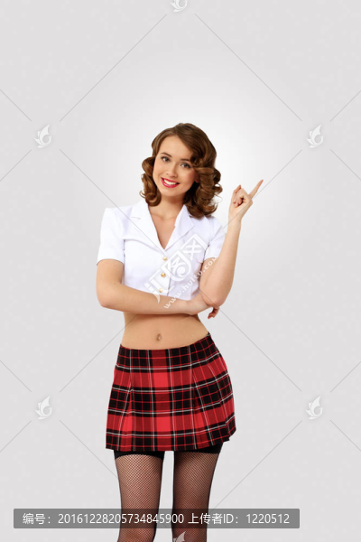 年輕漂亮女人穿著復(fù)古風(fēng)格