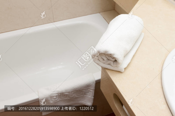 浴室白色毛巾