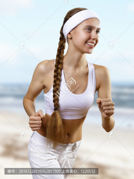 穿運動服的年輕漂亮女人
