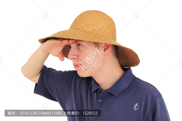 年輕人用草帽看著遠(yuǎn)方