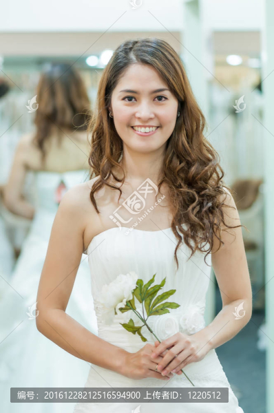 穿婚紗的亞洲女人