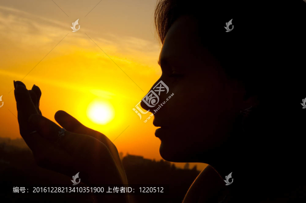 婦女剪影