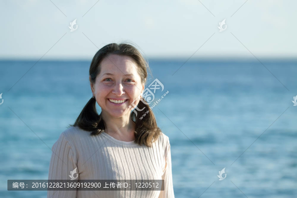 快樂的成熟的女人